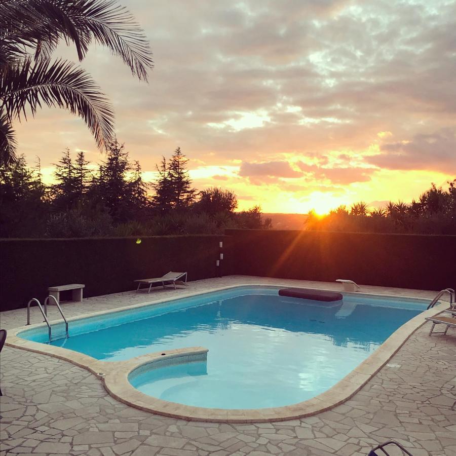Trullo Al Monte Bed & Breakfast Ceglie Messapica Exterior photo